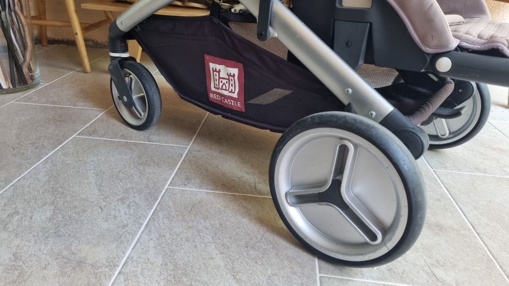 Carucior red castle gemeni