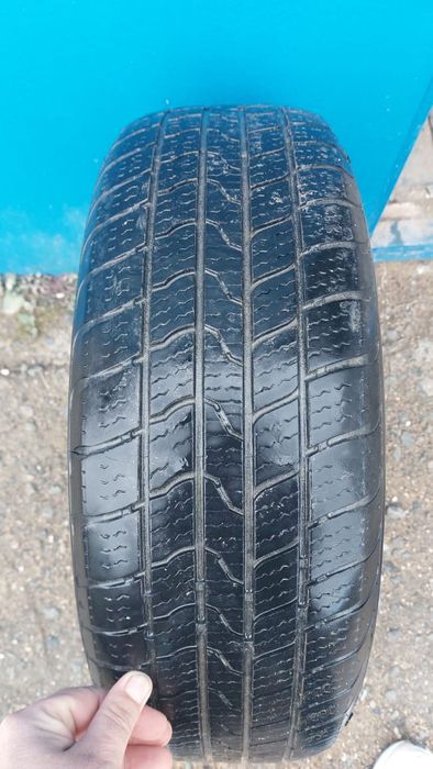 2 шины 205х65х15.
