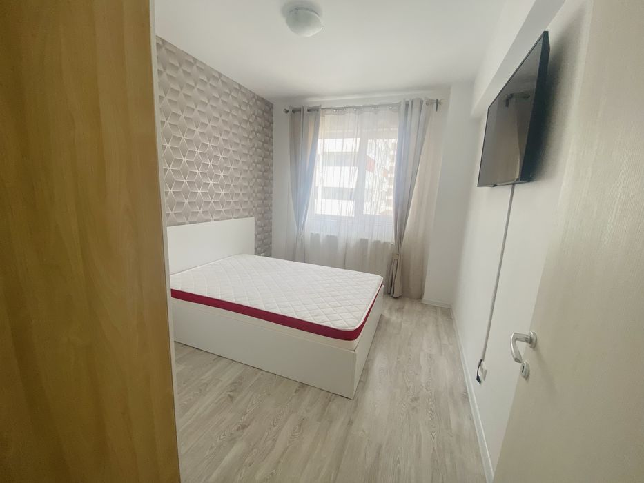 Inchiriez ap 3 camere +loc parcare Militari Residence