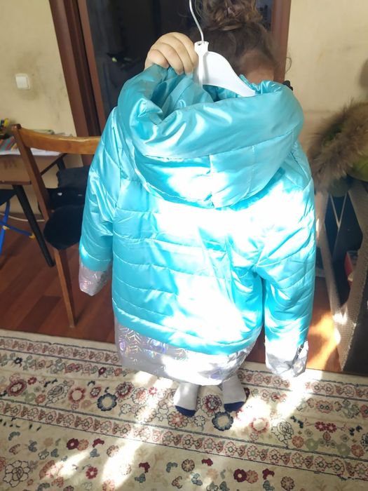 Продам детские куртки