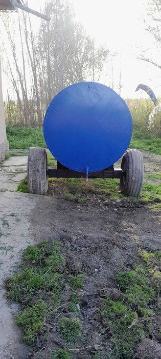 Suv tashish bochkasi tirkama bilan