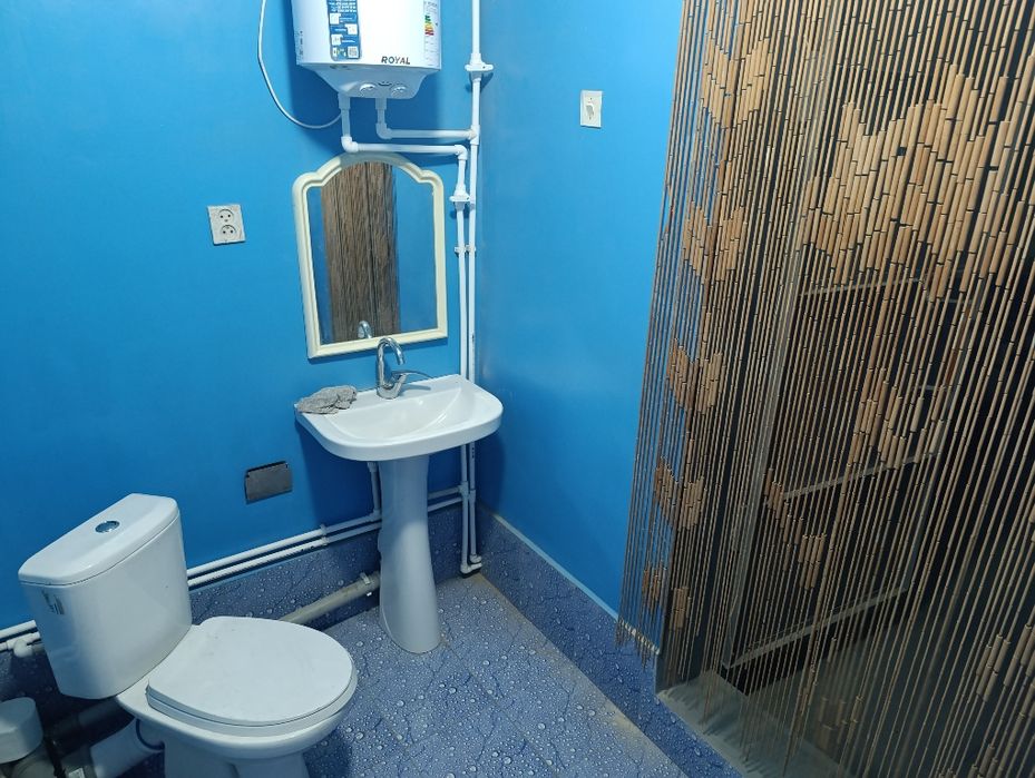 Свою Дачу на квартиру 2-х эт.в новбахоре душ+туалет внутри