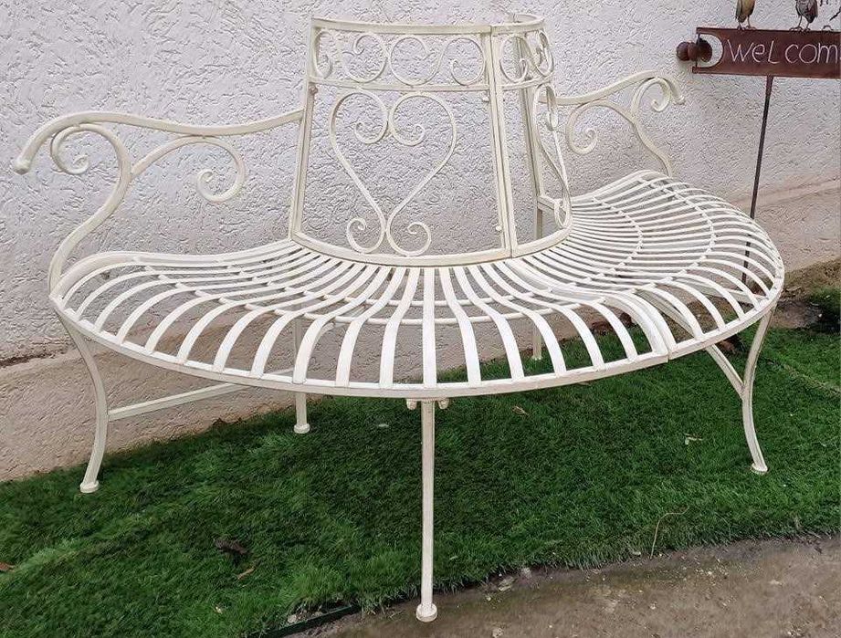 Banca de gradina din fier se poate aseza în jurul unui copac.