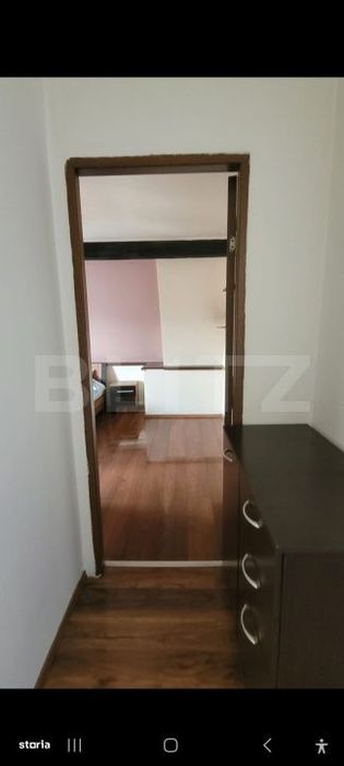 Apartament cu 2 camere, semidecomandat, etaj 3/3,  cu parcare, zona Mu