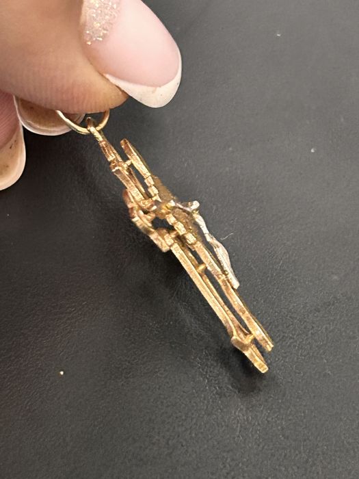 Крестик красное золото 585