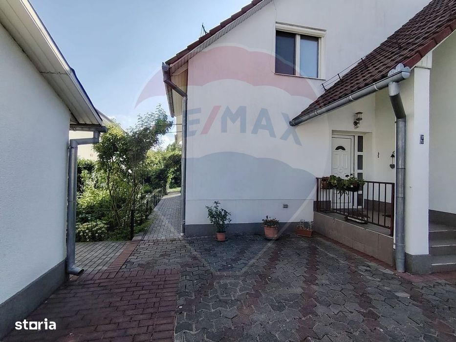 Casă / Vilă cu 8 camere de vânzare în zona Central