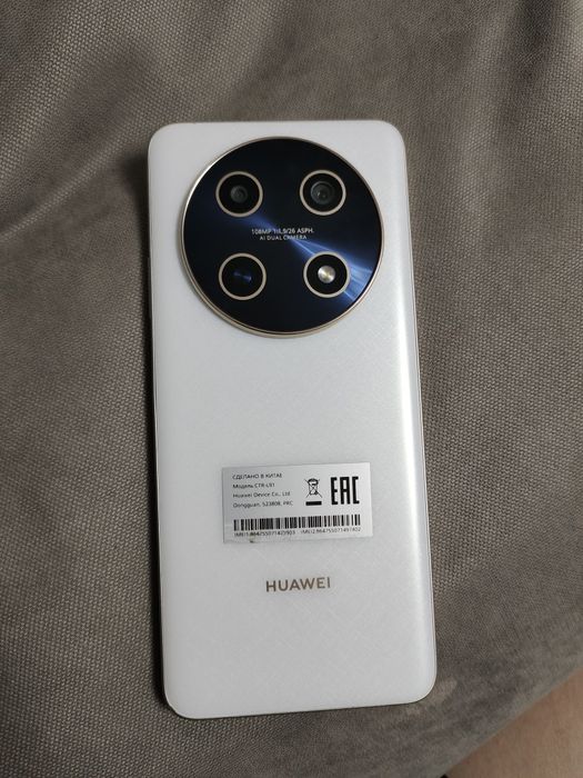 Продам телефон хуавей нова 13i