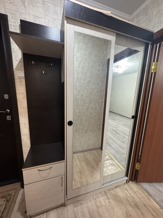 Продам шкаф в прихожую