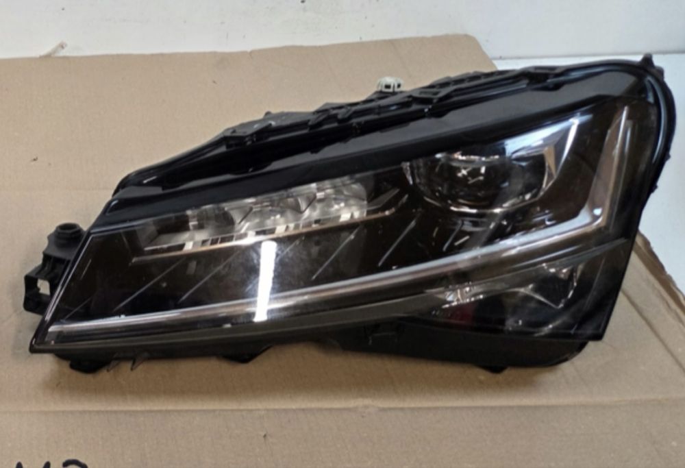 Ляв и десен фар Шкода Суперб 3 фейслифт лед  SKODA SUPERB III 3V1 LIFT LED CRYSTAL LIGHTING N 2019-3V1941016D/3V1941015E