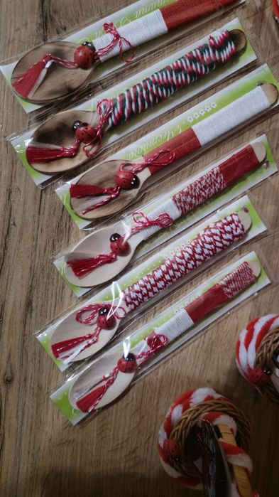 Мартеници на едро