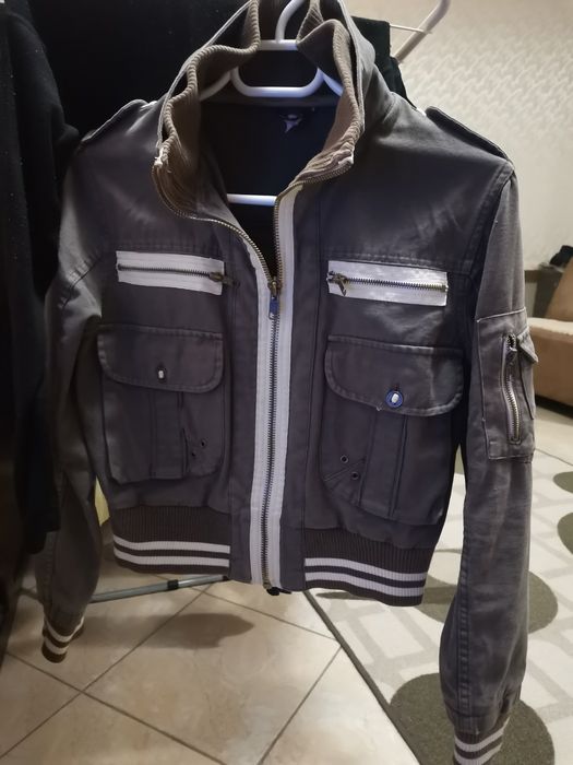 Уникално дамско късо якенце, подходящо за есенния сезон.