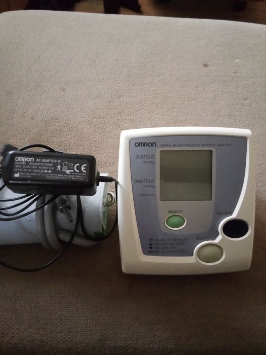 Апарат за кръвно налягане OMRON НЕМ712С
