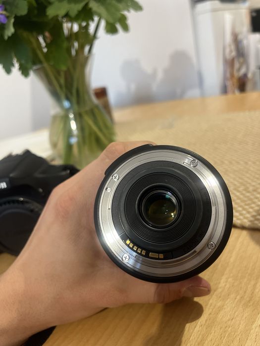 Canon EOS 750 D + обектив CANON EFS 18-135