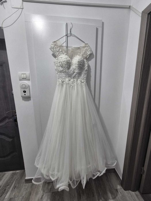 Vand rochie de mireasa