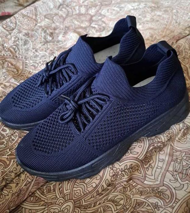 кроссовки новые легкие