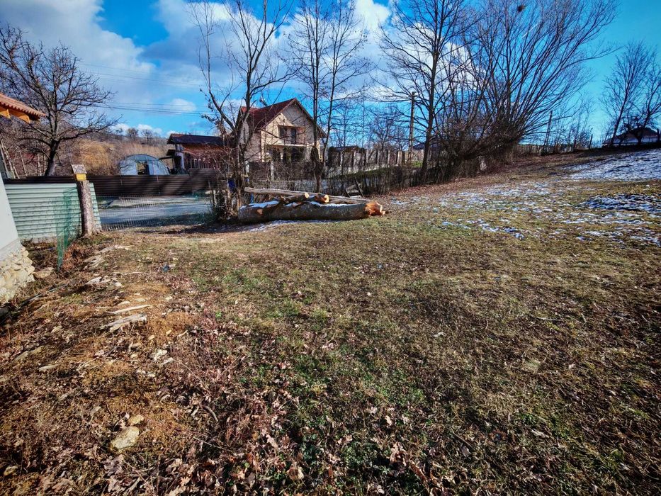 Teren intravilan de vânzare