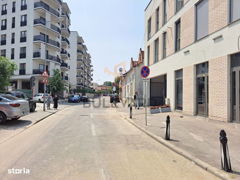 Apartament 2 camere, terasa de 15 mp, garaj subteran, boxa, Centru!