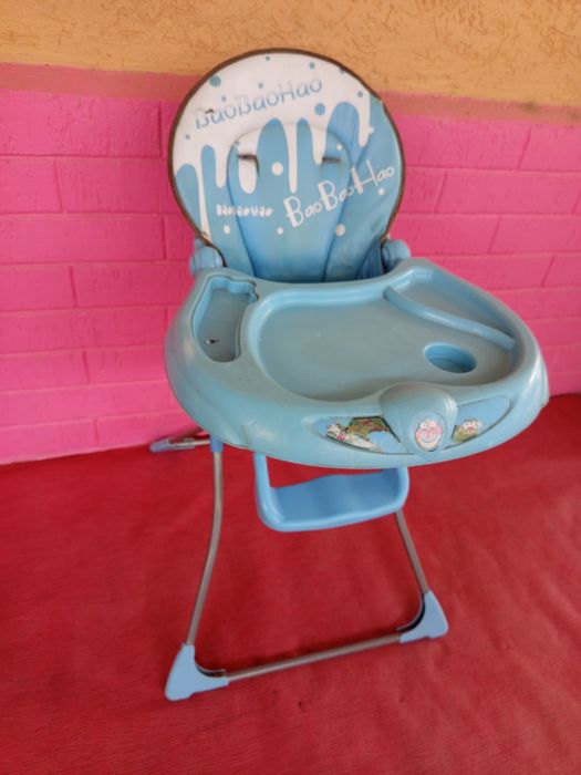 Стульчик для кормления ребенка .