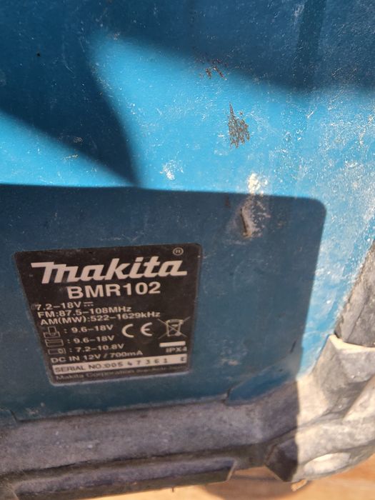 Radio makita model BMR 102 cu baterii de 18v, 14.4v si 10.8v