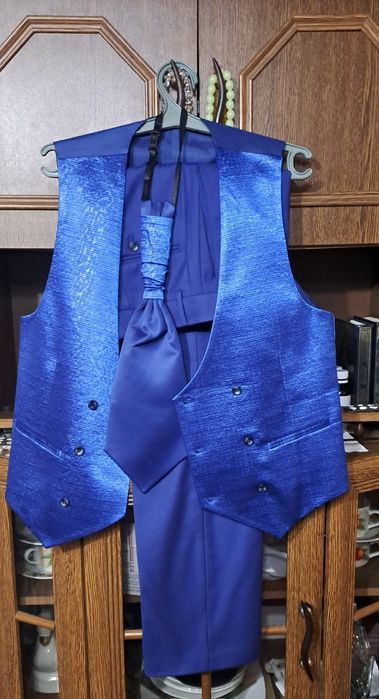 Продам  Муж  костюм  52  размер