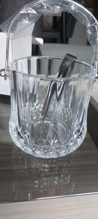 Продавам кристален съд за лед