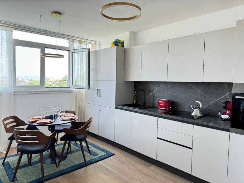 Дава се под наем Едностаен апартамент в Бургас, Център - 50 кв.м за 510 € - Снимка #1