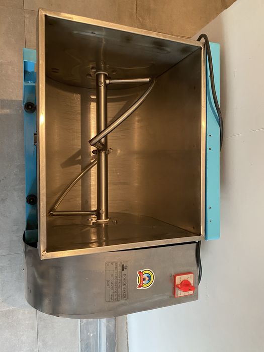 Тестомес. 25кг. Почти новый.