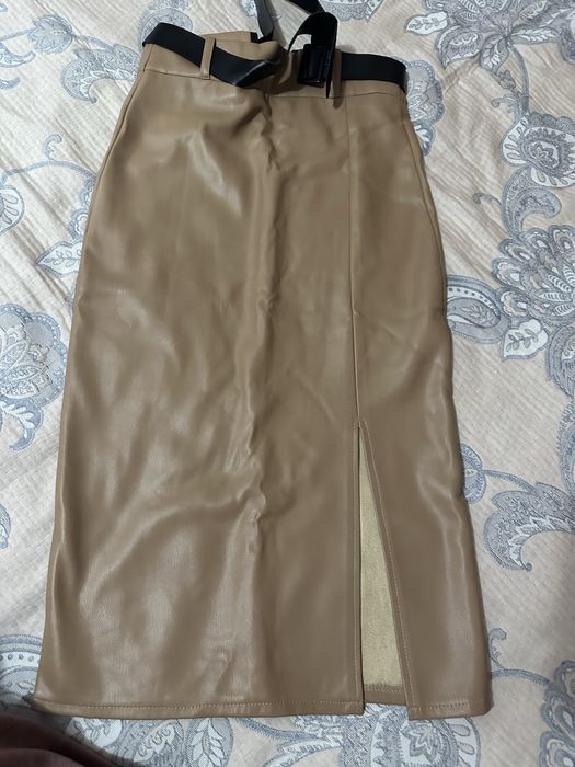 Кожаная юбка с ремнём