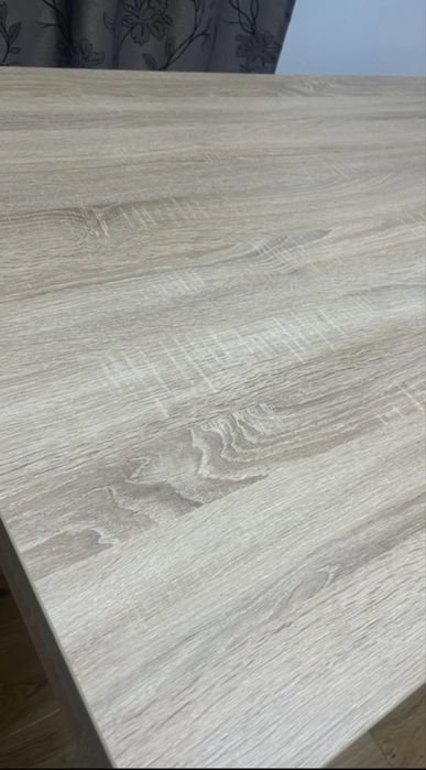 Vand masa foarte bună