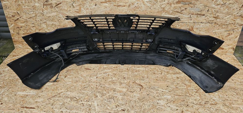 Bară față/Faruri Passat B6 Originale  Complete Faruri Hella cu becuri incluse PACHETUL 2 000 de Lei culoare bară LD5Q