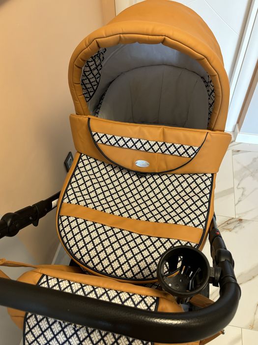 Бебешка количка 3в1 Baby Merc Faster 3; Еко кожа, черно шаси