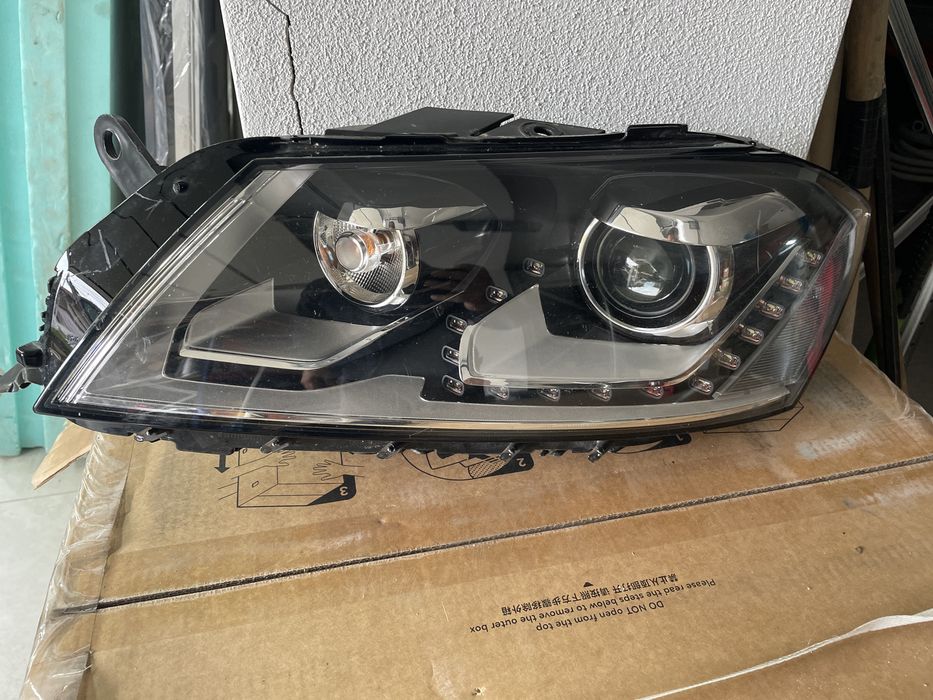 Фар за VW Passat Xenon