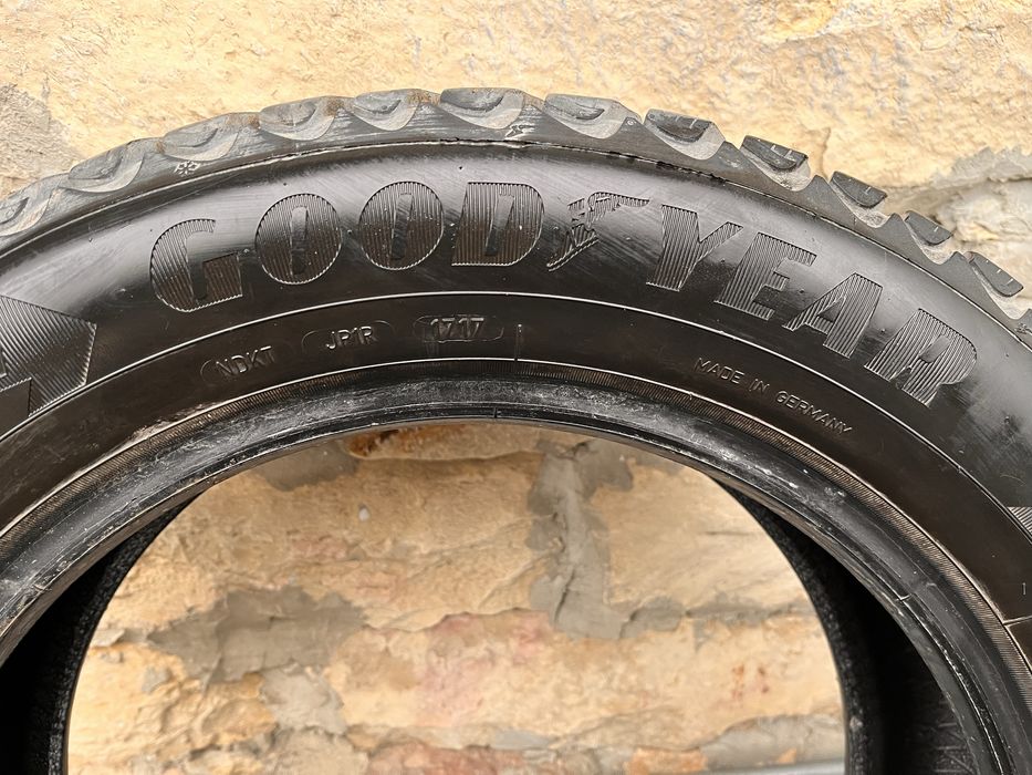 215/60/17 4бр. Good Year Ultra Grip зимни гуми+шипове