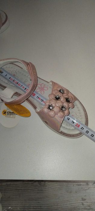 Нови детски сандали в  розово
