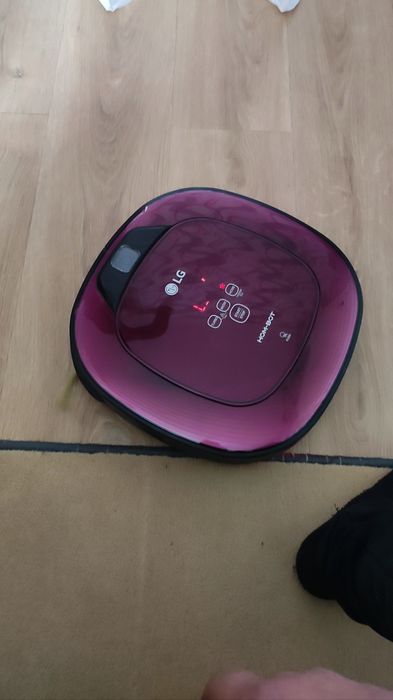 LG HOM-BOT прахосмукачка