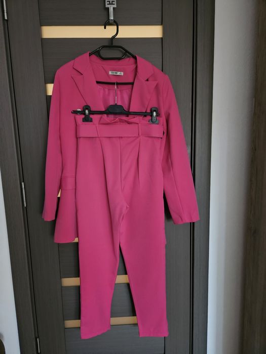 Costum cu pantaloni Xs