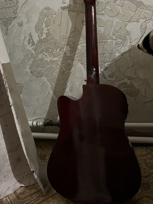 Продам акустическую гитару