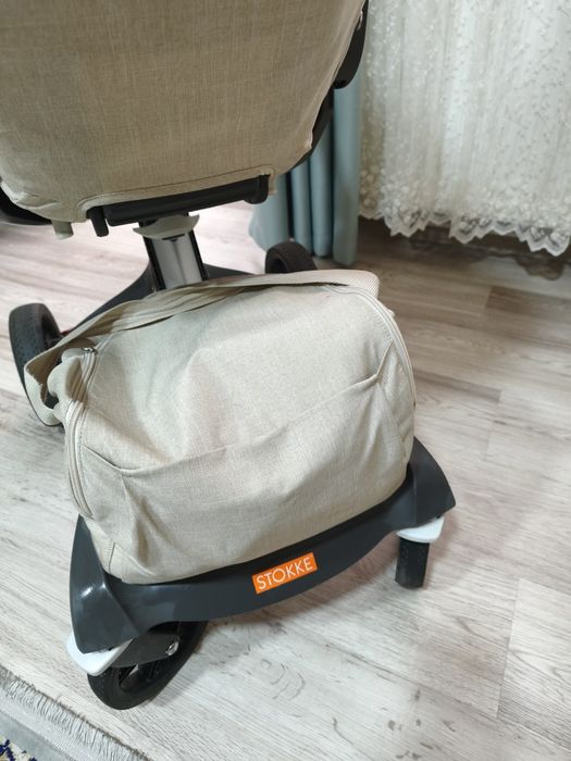 Vând căruț Stokker 2 in 1 + mașina copii.