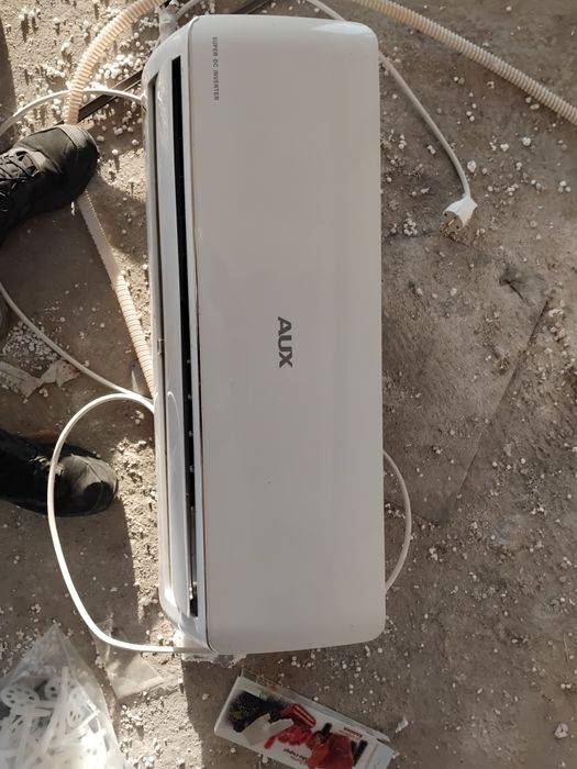 Климатик инверторен AUX