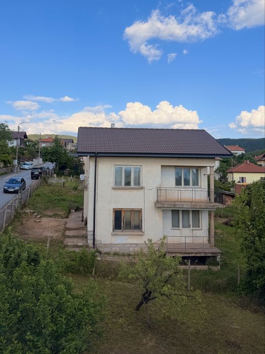 Двуетажна къща гр. Годеч