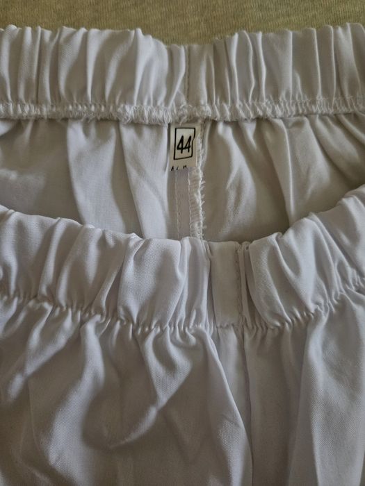 Бял медицински панталон