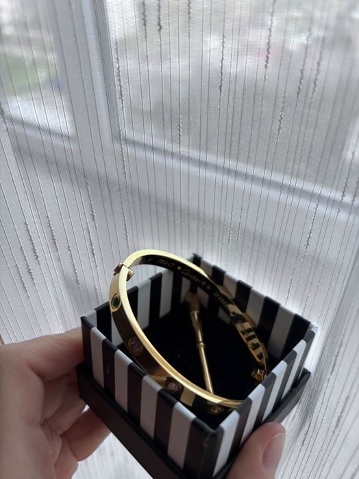 Brățară Cartier aurie cristale și șurubelniță