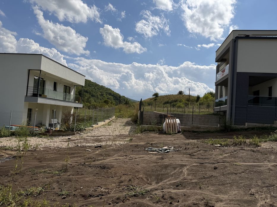 Vand teren cu autorizatie de construire duplex pr Velea Garboului!