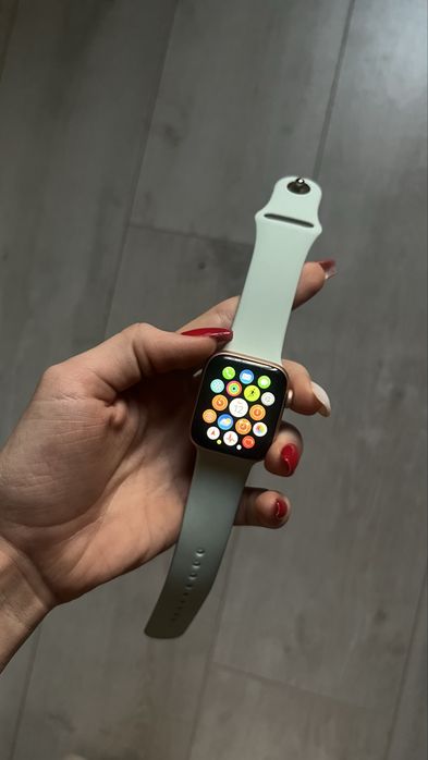 Продаю Apple Watch
