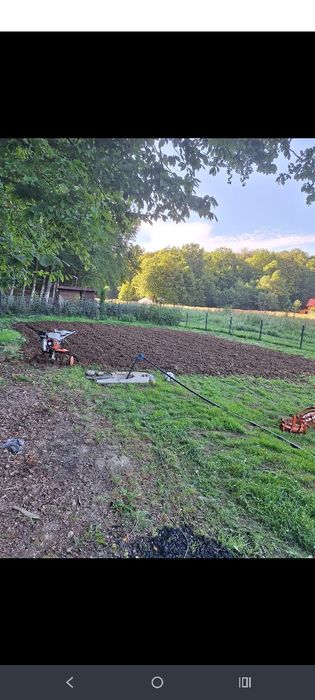 Vând teren intravilan