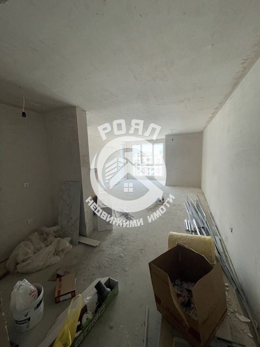 Продава се Тристаен апартамент в Пловдив, Гагарин - 120 кв.м за 975 €/кв.м - Снимка #2