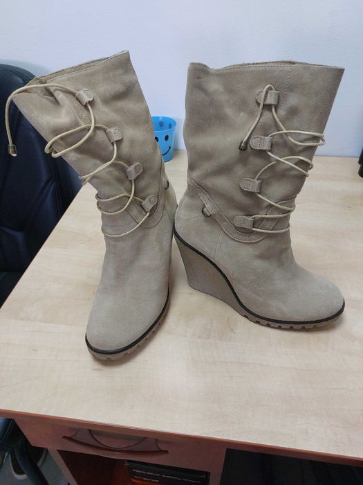 Ghete piele intoarsa, noi, masura 39-40