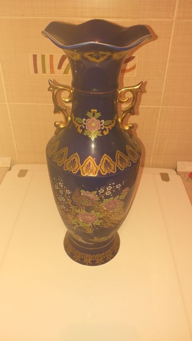 Продам керамическую вазу