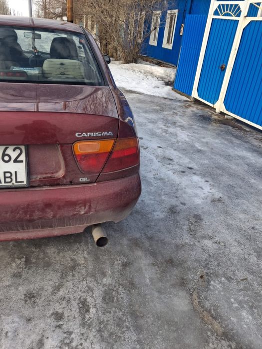 Продам машину марки Mitsubishi Carisma