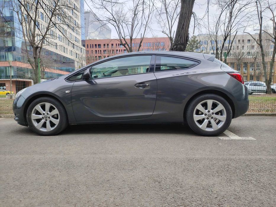 Opel astra j gtc 2013